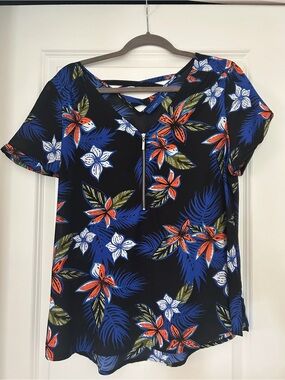 Apt9 Med Zip Front Women’s Black Floral Crisscross Neck Short Sleeve Top